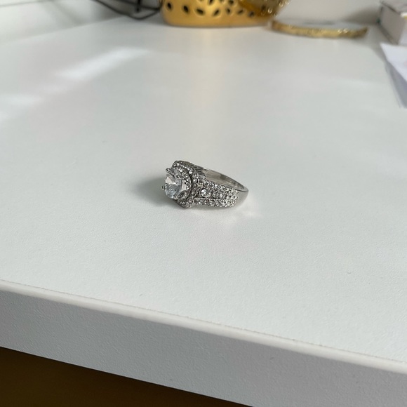 Beautiful fashion jewelry ring - Picture 2 of 4